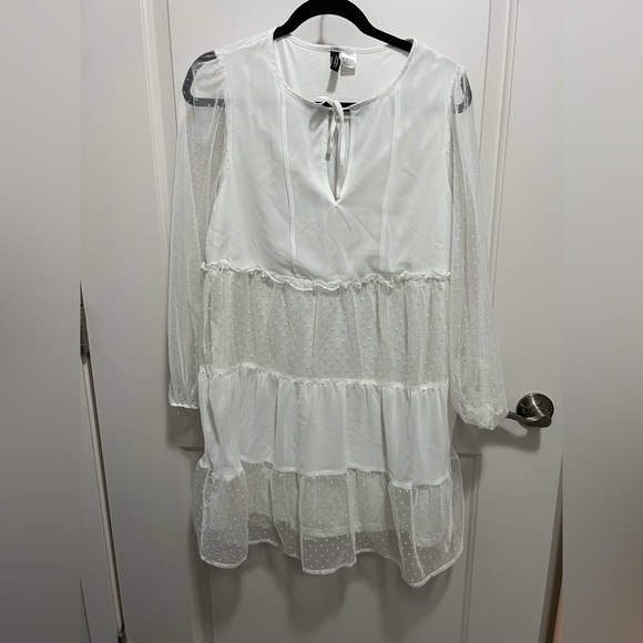 White dress - Picture 1 of 3